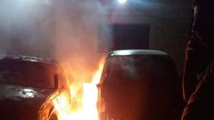 مستوطنون يحرقون مركبتين جنوب نابلس (صور)
