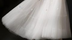 فساتين زفاف كم طويل