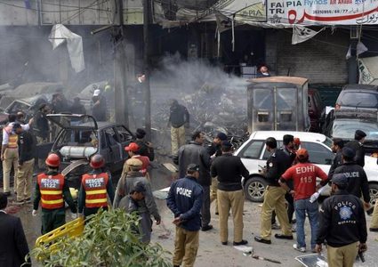 مقتل 70 شخصا بهجوم انتحاري في باكستان