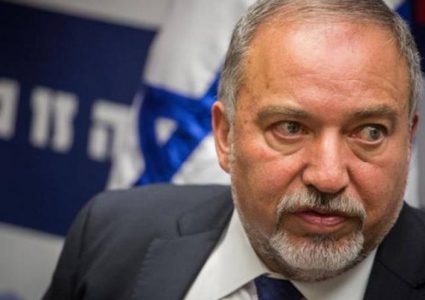 ليبرمان: يجب أن نغلق سفارتنا بإيرلندا