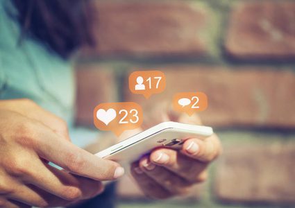 برامج التواصل الاجتماعي وشخصيّتك!