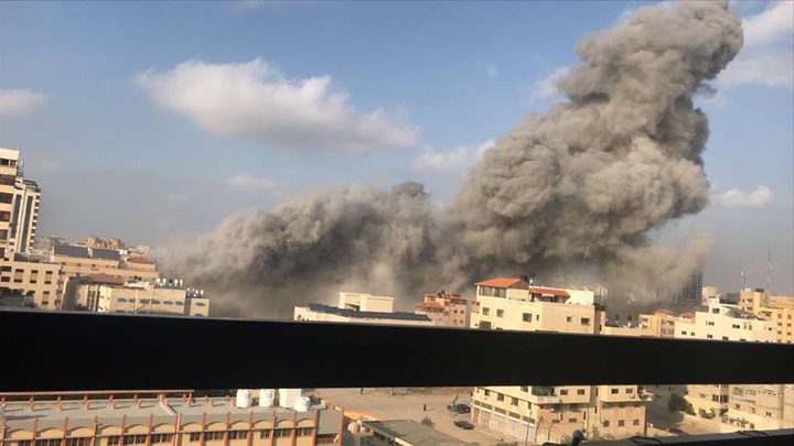 شهيدان و 17 إصابة في قصف مبنى مدني بغزة