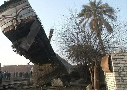 مصر : إصابة نحو 60 شخصاً بحادث انقلاب قطار