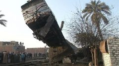 مصر : إصابة نحو 60 شخصاً بحادث انقلاب قطار