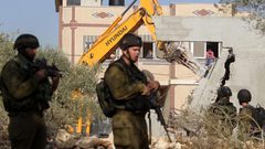 جرافات الاحتلال تهدم منشأتين جنوب نابلس