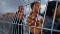 الأسيران الدلو والرجوب يعلقان إضرابهما عن الطعام
