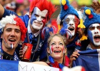 أفراح جنونية في شوارع فرنسا بعد التتويج بالمونديال