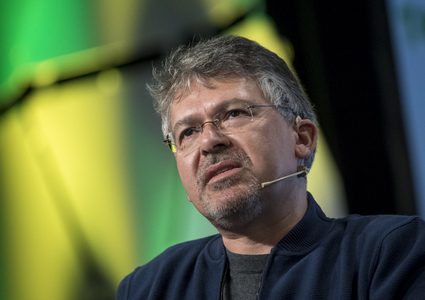 آبل تستعين بموظف سابق في غوغل لتطوير برمجياتها