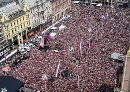 استقبال شعبي كبير لأبطال منتخب كرواتيا بزغرب