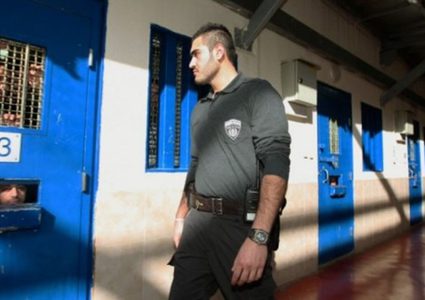 بقرار من الشاباك.. عزل أسيرين بظروف قاسية