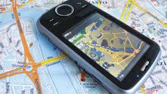تحذير:  يمكن لنظام تحديد المواقع GPS تتب