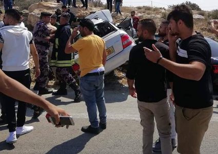 مصرع مواطنة وإصابة 7 بحادث سير