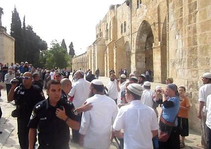 أكثر من مائة مستوطن  يقتحمون الأقصى