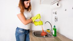 حلول في التدبير المنزلي لانسداد حوض الجلي