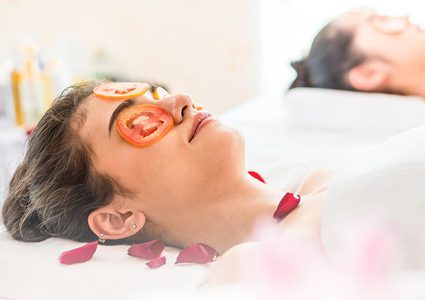 الطماطم سلاحكِ لبشرة نقية نضرة