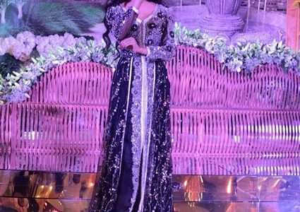 دنيا بطمة تستفز متابعيها وشقيقتها ترد!