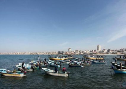 تقليص مساحة الصيد في بحر غزة