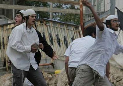 مستوطنون يهاجمون منازل المواطنين في الحارة الفوقا