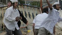 مستوطنون يهاجمون منازل المواطنين في الحارة الفوقا