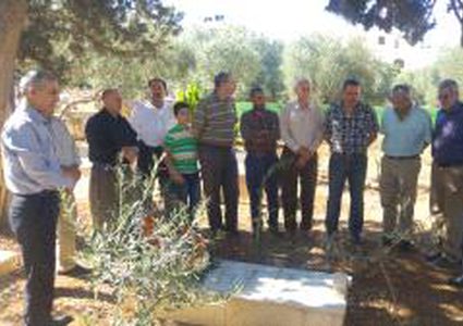 قراقع يزور ضريح الشهيد أبو السكر