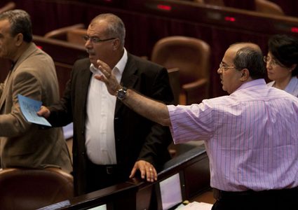 الطيبي: الأرض بتتكلم عربي