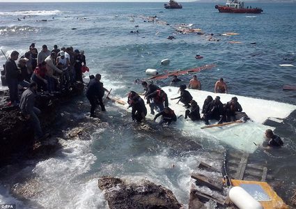 غرق مركب قبالة سواحل قبرص ومصرع 17 مهاجرا