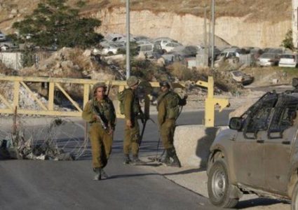 الاحتلال يستغل الأموال الفلسطينية لتطوير حواجزه