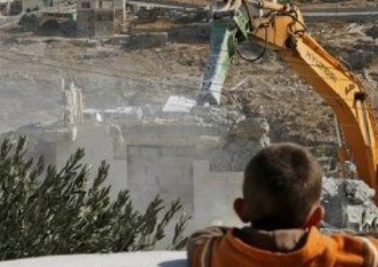 جرافات الاحتلال تهدم منزلين بأريحا