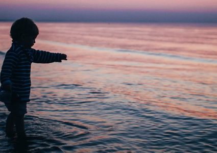 هل حقاً يحتفظ الإنسان بذكرياته منذ الصغر؟