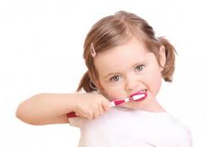 كيف تهتمين بأسنان طفلك؟