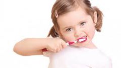 كيف تهتمين بأسنان طفلك؟
