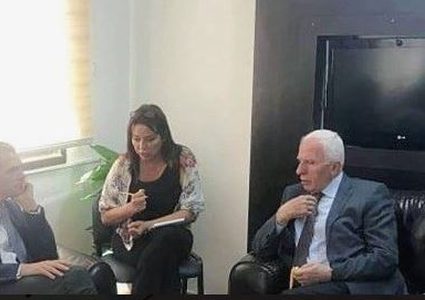 الأحمد يطلع مسؤولا فرنسيا على انتهاكات الاحتلال