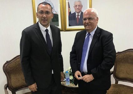 عريقات يطّلع على تحركات منظمة التعاون الإسلامي