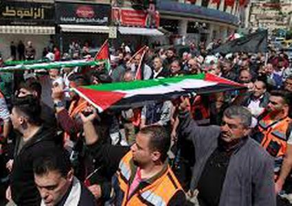 الاحتلال يهدد أهالي نعلين في حال استمرار المسيرات