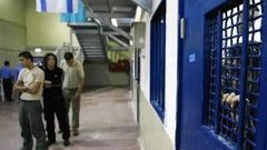 أسرى "مجدو" يناشدون المؤسسات الإنسانية الوقوف معهم
