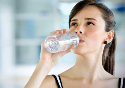 نصائح لإبراز إشراقة بشرتك خلال السفر