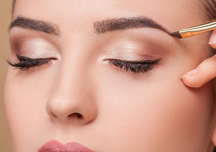 أخطاء غير مقبولة عند رسم الحواجب