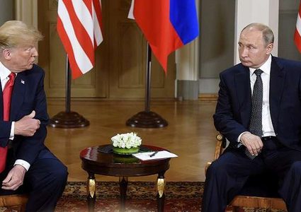 سيناتور أمريكي يدعو لمنع ترامب من لقاء بوتين