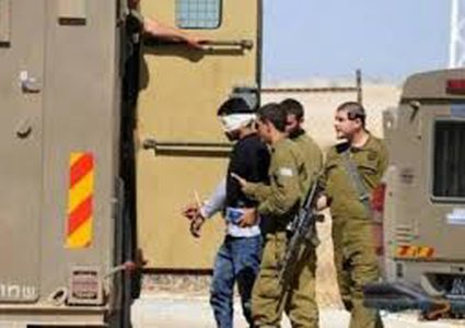 الاحتلال يعتقل شاباً على معبر الكرامة