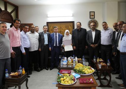 صيدم يكرّم المتقدمة الأكبر سناً لامتحان "الإنجاز"