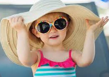كيف تحافظين على بشرة طفلك من حروق الشمس؟