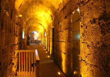 الاحتلال يصادق على إطالة نفق في القدس