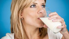 4 مشروبات طبيعية لتجعلي شعرك يبدو أكثر كثافة