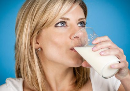 4 مشروبات طبيعية لتجعلي شعرك يبدو أكثر كثافة