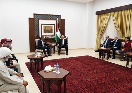 الرئيس يستقبل وفدا من الخان الأحمر