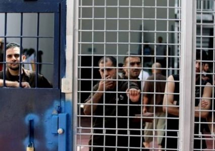 تراجع الأوضاع الصحية لستة أسرى مرضى