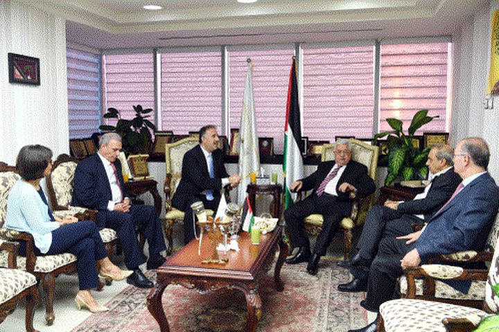 الرئيس يتفقد مقر الهيئة العامة للإذاعة والتلفزيون