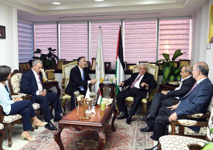 الرئيس يتفقد مقر الهيئة العامة للإذاعة والتلفزيون