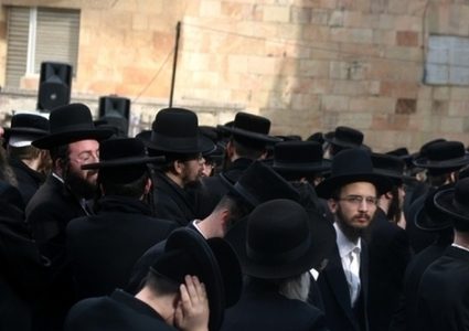 ما الذي يحدث داخل المسجد الأقصى؟