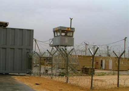 تراجع الأوضاع الصحية لستة أسرى مرضى في "النقب"